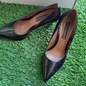 Black pumps